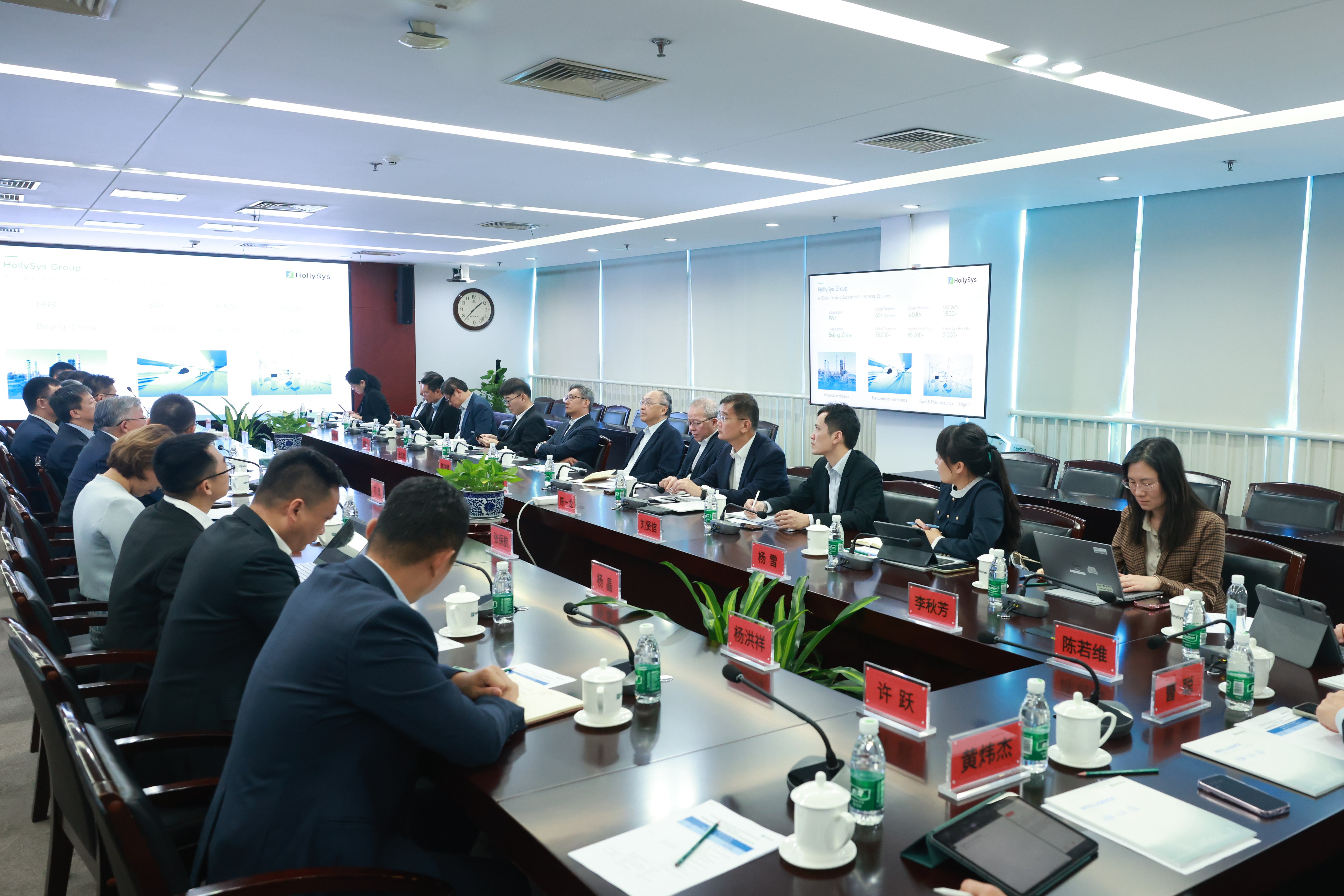2. 会议现场.jpg